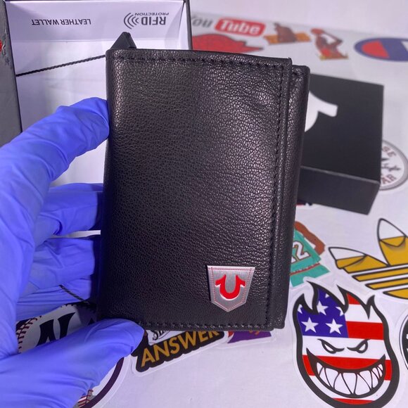 True Religion Men's Black Leather Tri-Fold Wallet NWT RFID Protection - Picture 3 of 16
